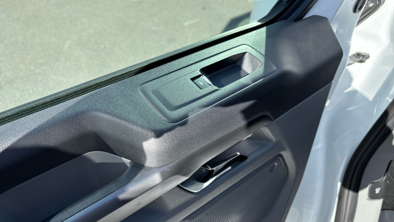 Ford Tourneo Custom 320 L1 Diesel Fwd 2.0 EcoBlue 136ps H1 Titanium 8 seater Auto